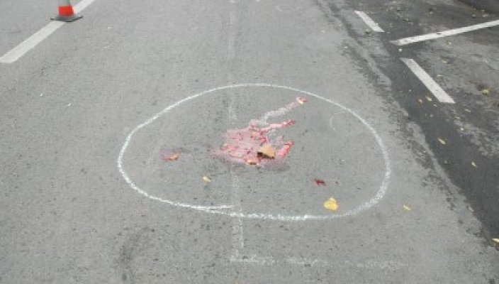 Bătrână accidentată grav: a traversat prin loc nepermis